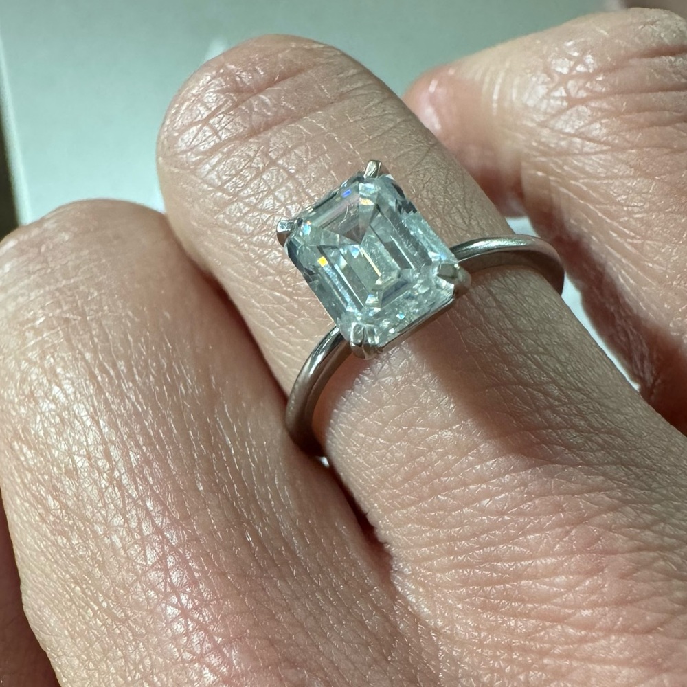 ISAAC WOLF 1 CT Emerald, Size 6, 10K white gold solitaire flawless MOISSANITE